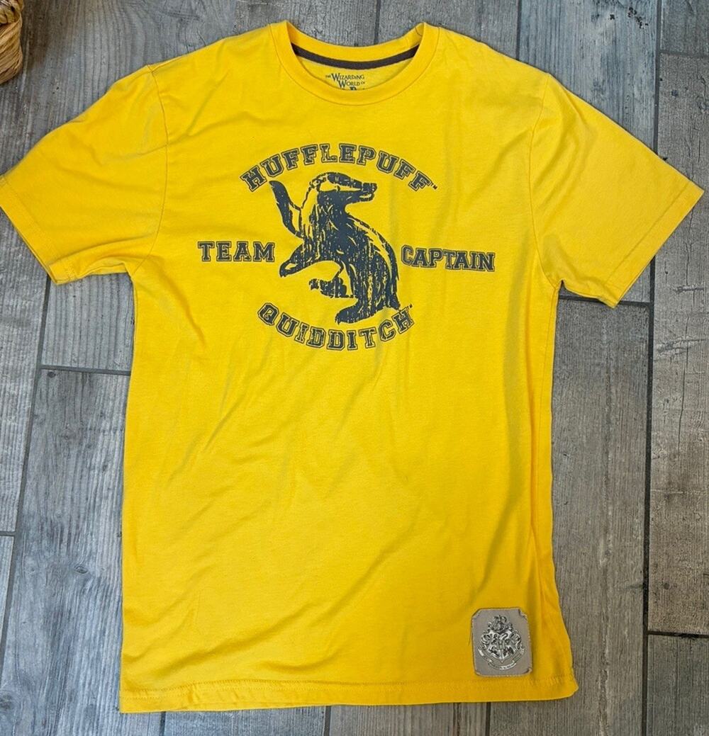 Universal Studios Harry Potter Hufflepuff Quidditch Captain shirt Size Small